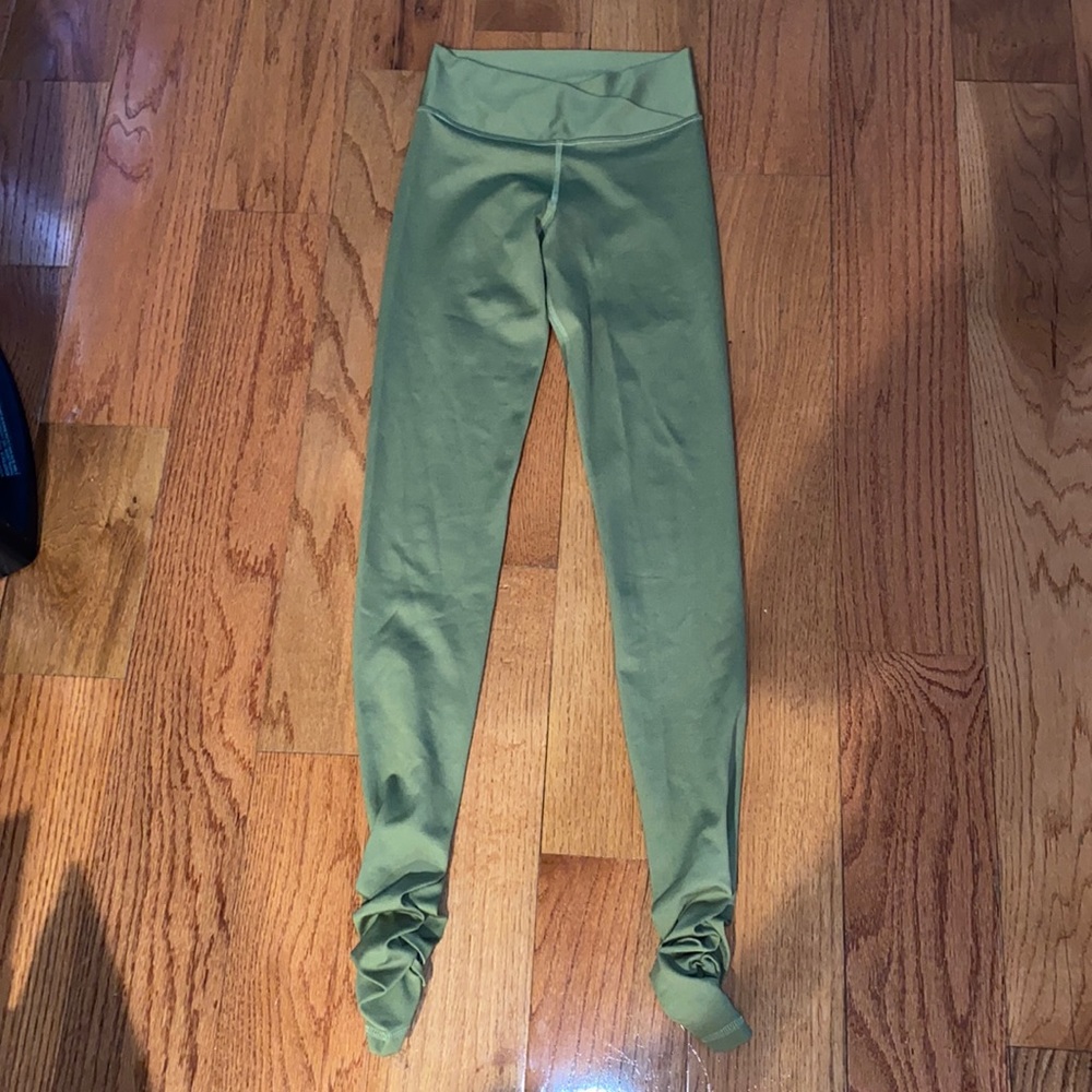 Mika yoga wear leggings. Lime green- ruched ankle. Full length XS/S